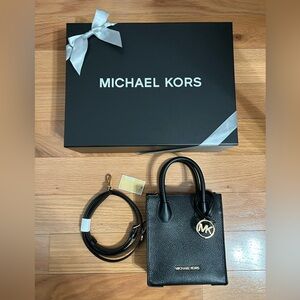 Michael Kors Mercer Extra Small Pebbled Leather black & gold comes with gift box